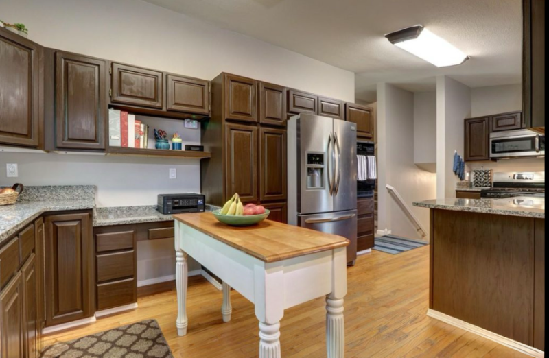 19819 Fairmount Cir - Photo 3 of 12