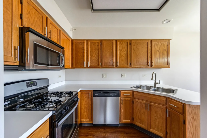 1329 Orleans Dr - Photo 3 of 8