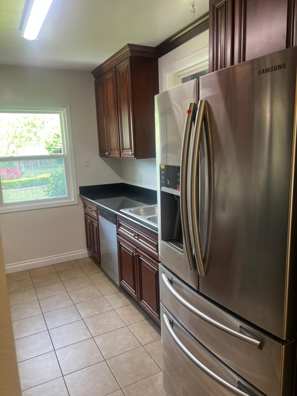 2121 Blackfield Dr - Photo 3 of 8