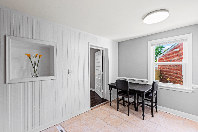 206 E 37th St - Photo 7 of 9