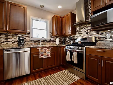 216 S Thorncrest Ave - Photo 2 of 19