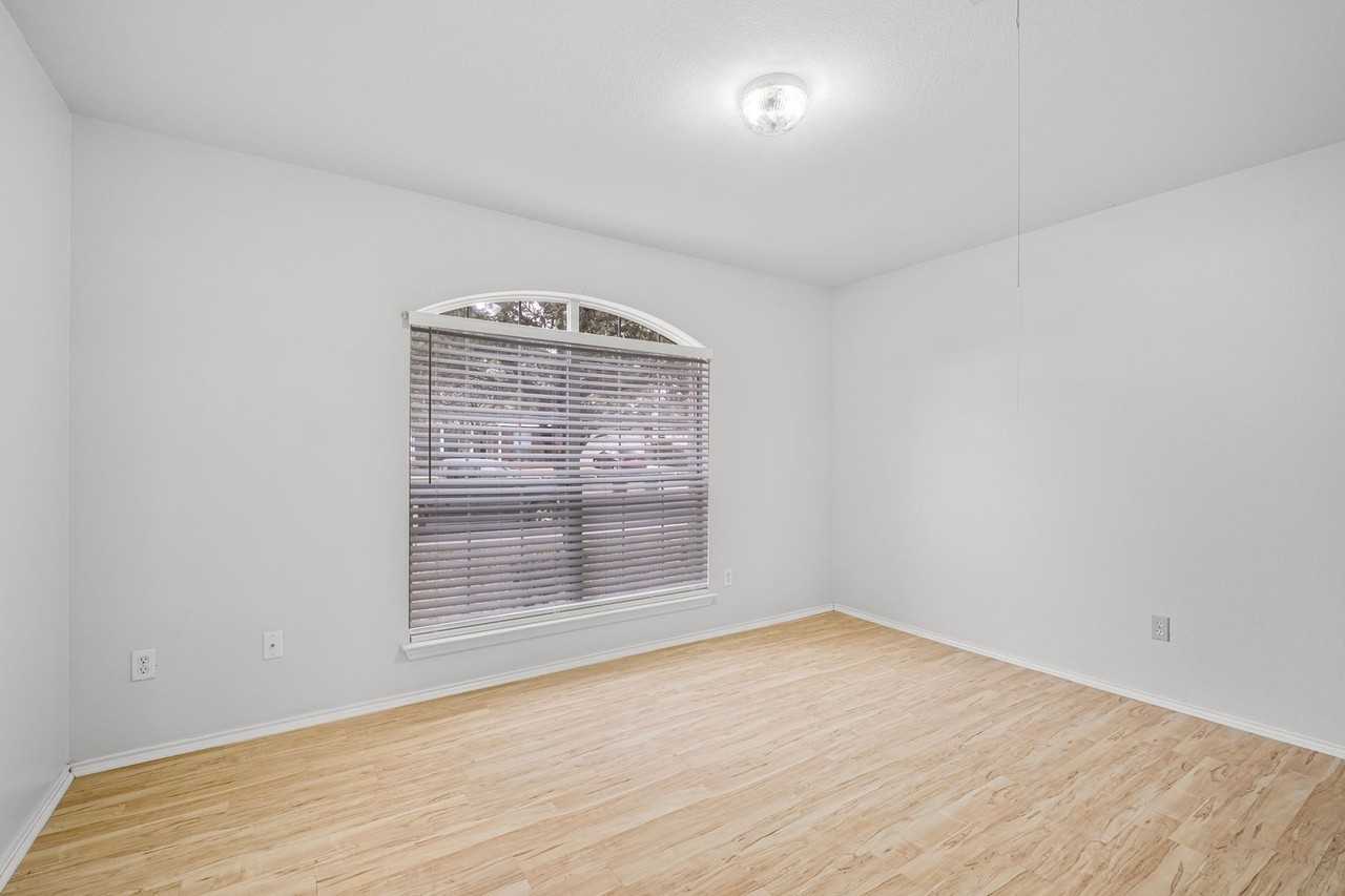 2209 Pearson Way - Photo 3 of 20