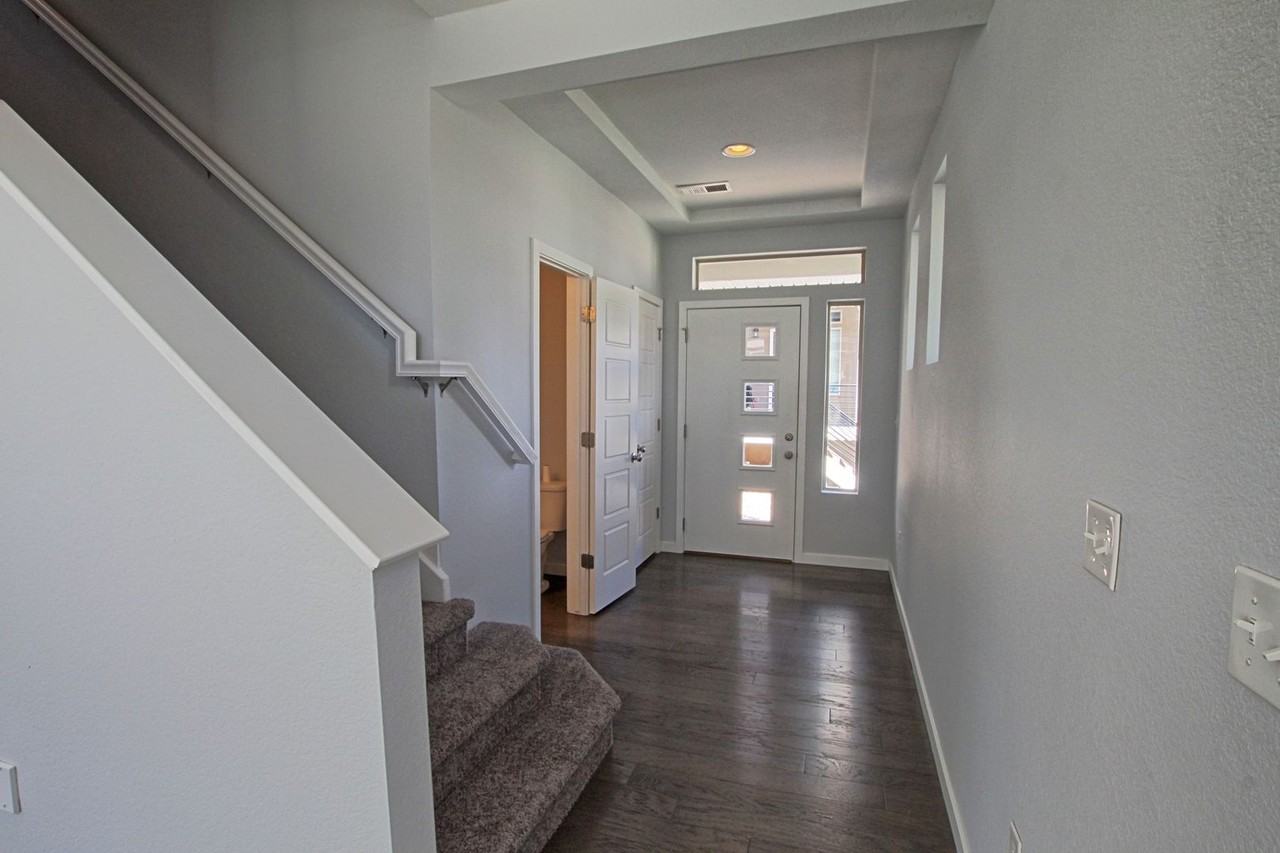 4144 Elegant St - Photo 4 of 21