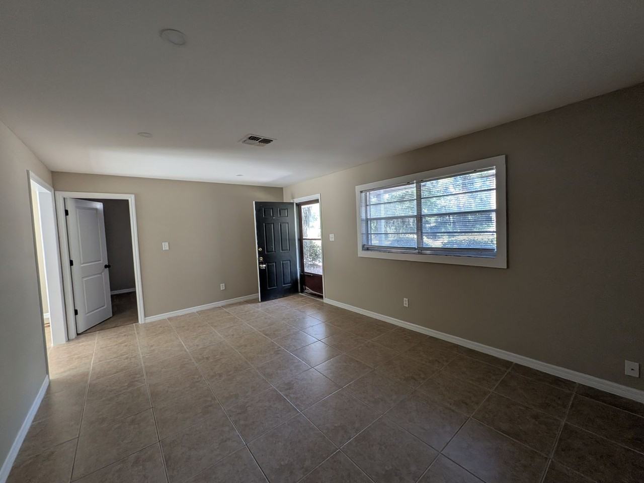3351 N Bay Ave - Photo 2 of 19