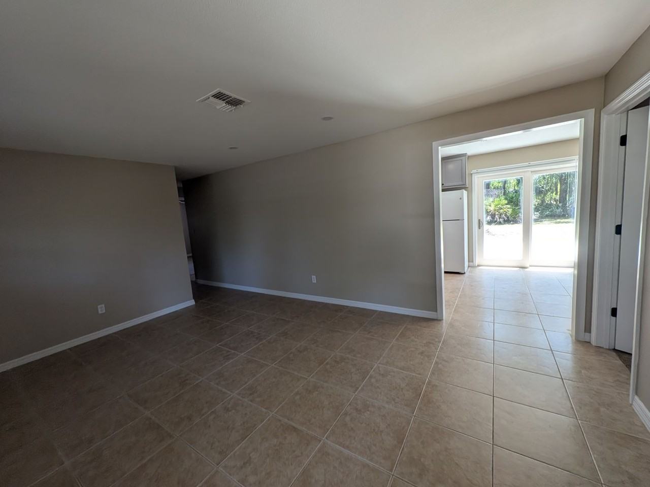 3351 N Bay Ave - Photo 3 of 19