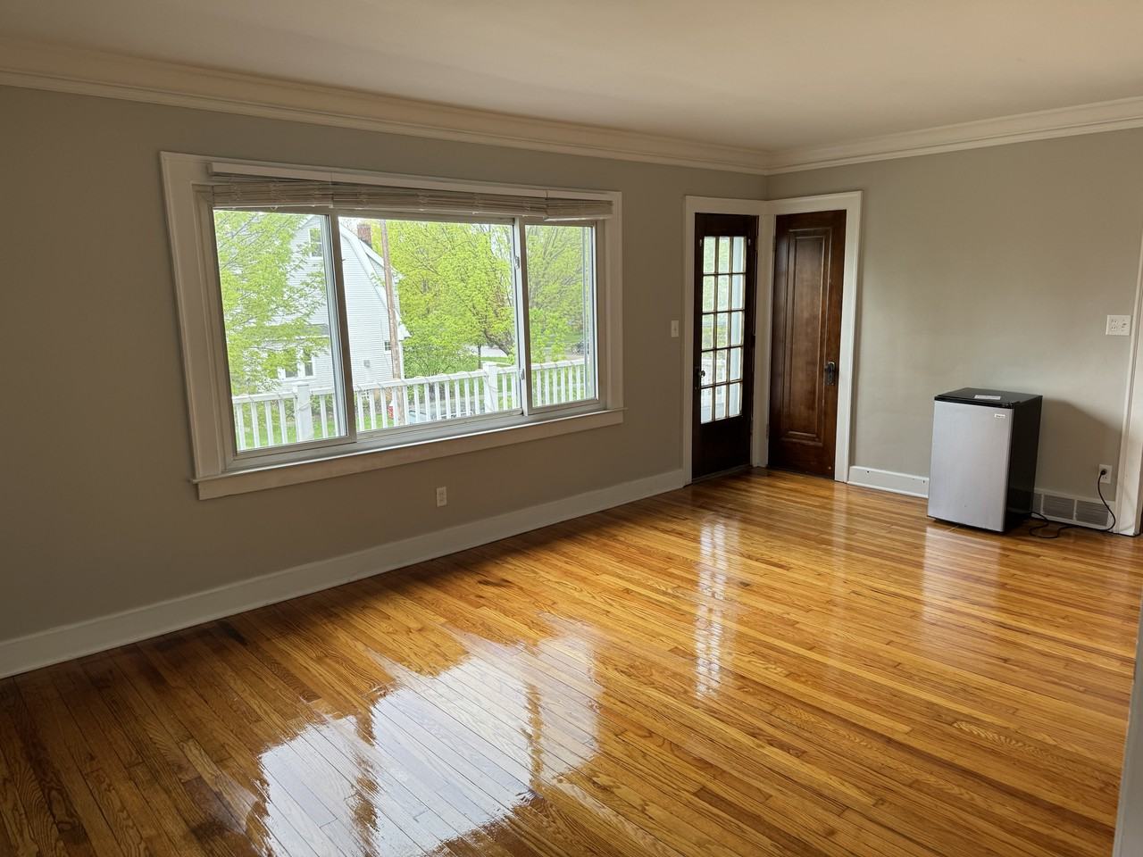 15611 Delaware Ave - Photo 2 of 9