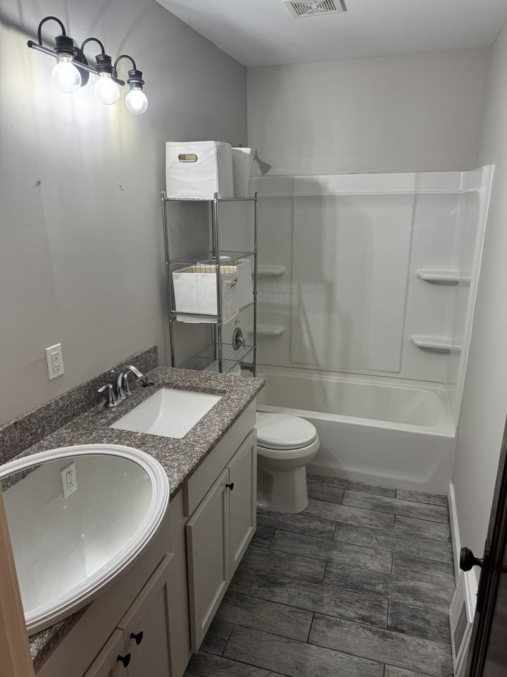 15611 Delaware Ave - Photo 4 of 9