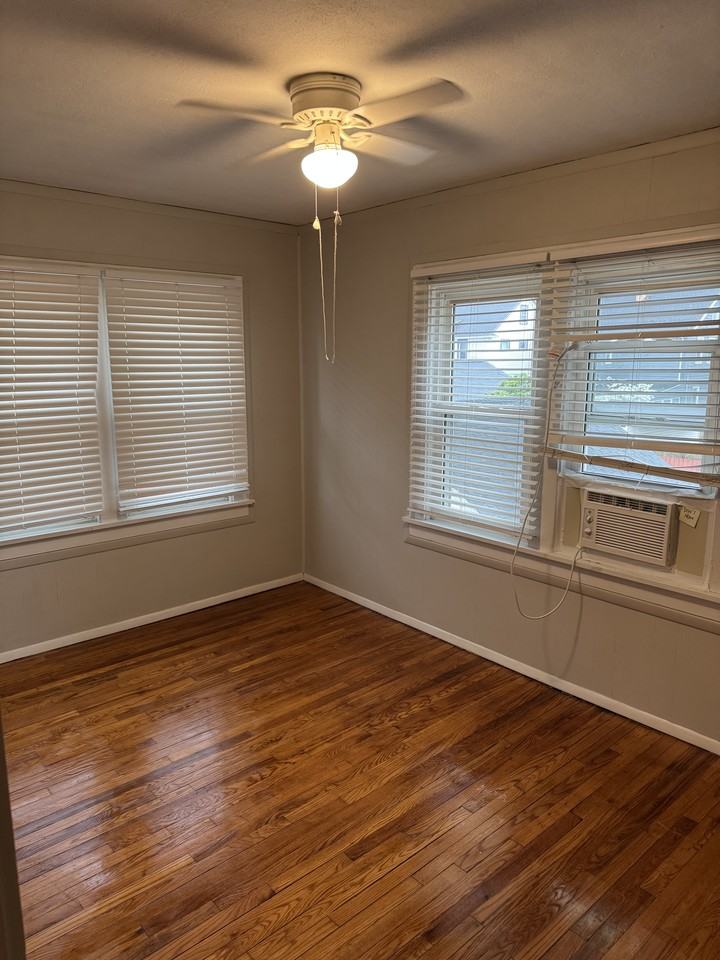 15611 Delaware Ave - Photo 6 of 9