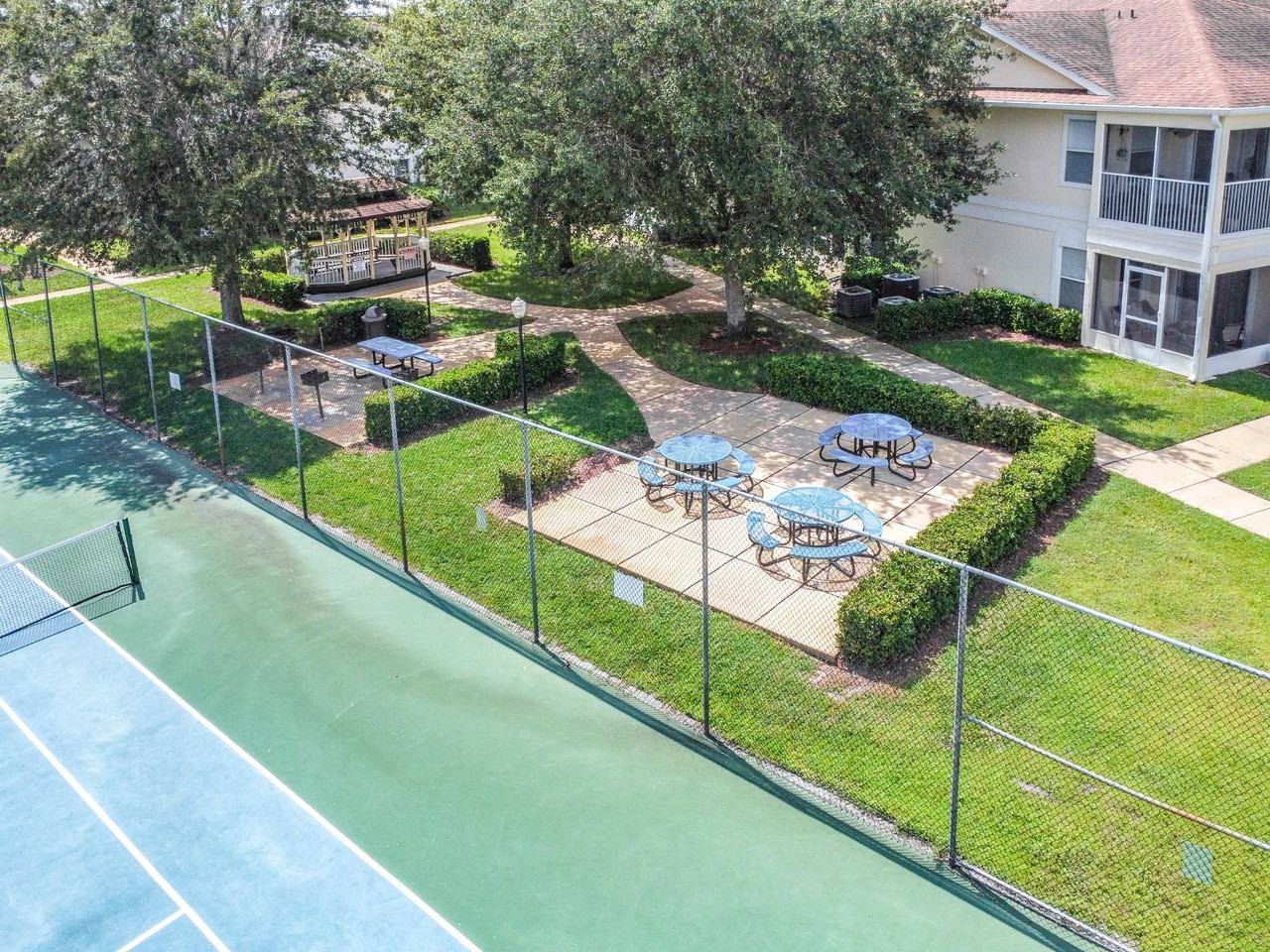 Queen Palms Ct - Photo 7 of 23