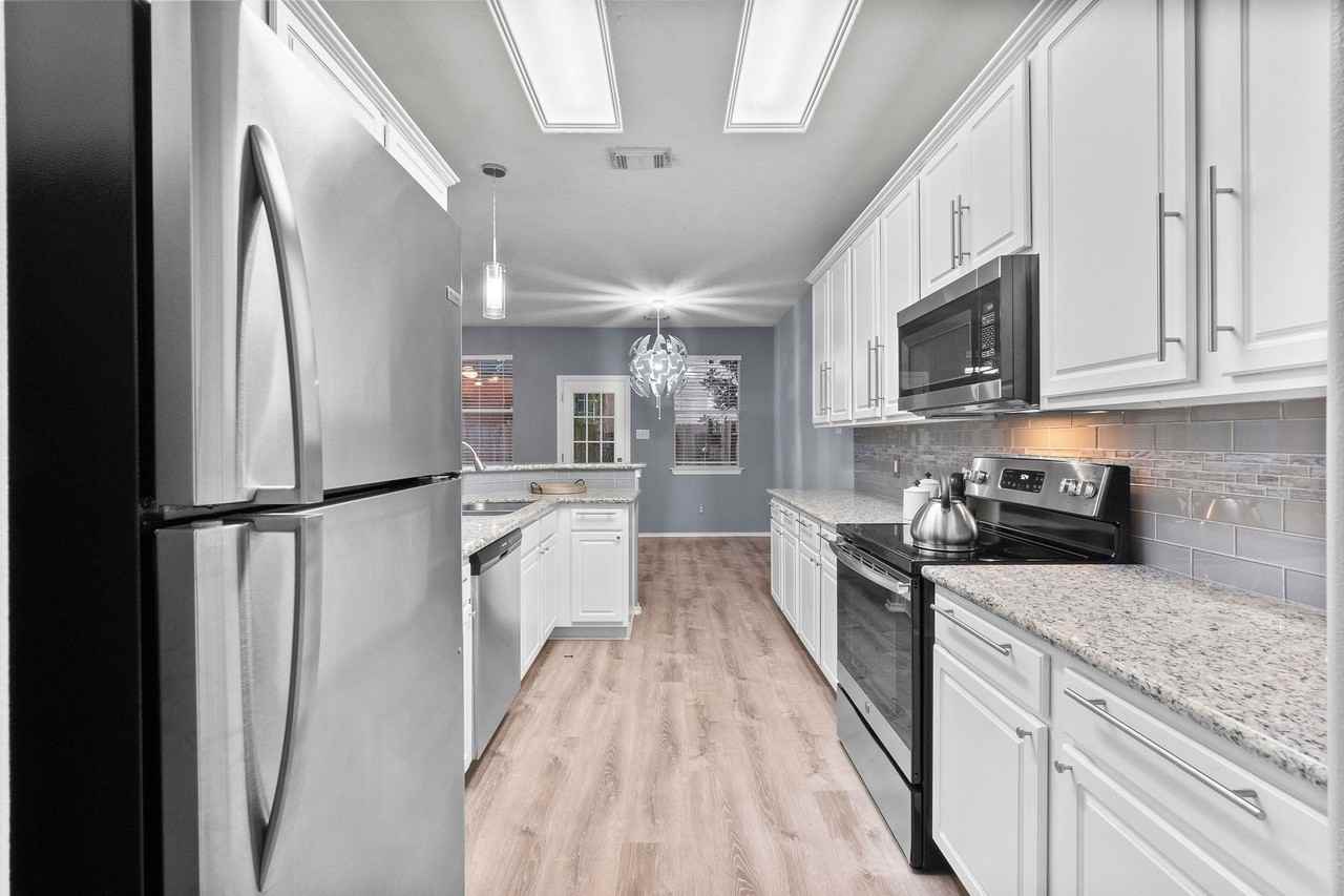 99 Gallery Cove Ct - Photo 2 of 18