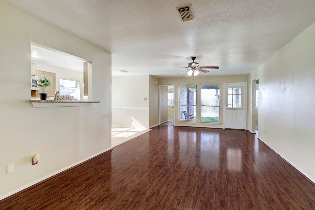 8203 Eastpoint Blvd - Photo 3 of 20