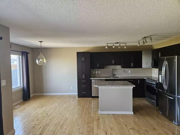 6920 19a Ave Sw - Photo 2 of 9
