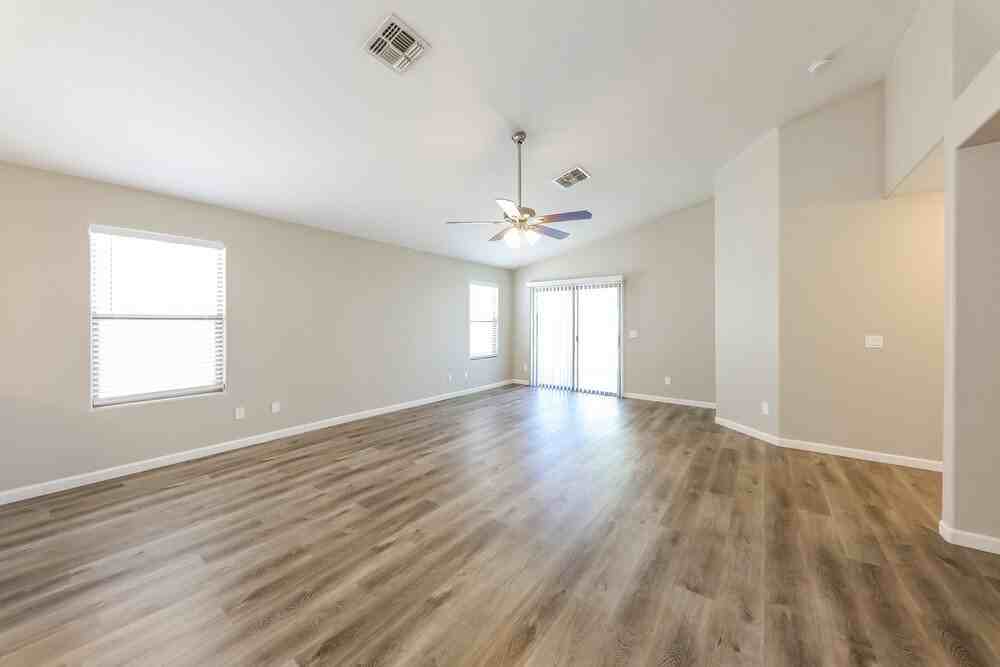 10016 W Gross Ave - Photo 3 of 16