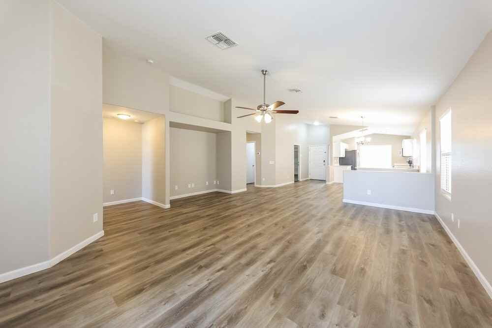 10016 W Gross Ave - Photo 4 of 16