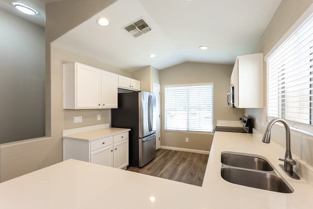 10016 W Gross Ave - Photo 7 of 16