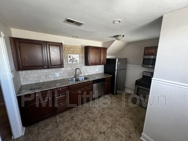 3620 Hudson St - Photo 6 of 15