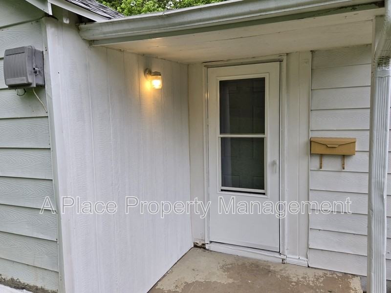 8615 Ardelia Ave - Photo 3 of 9