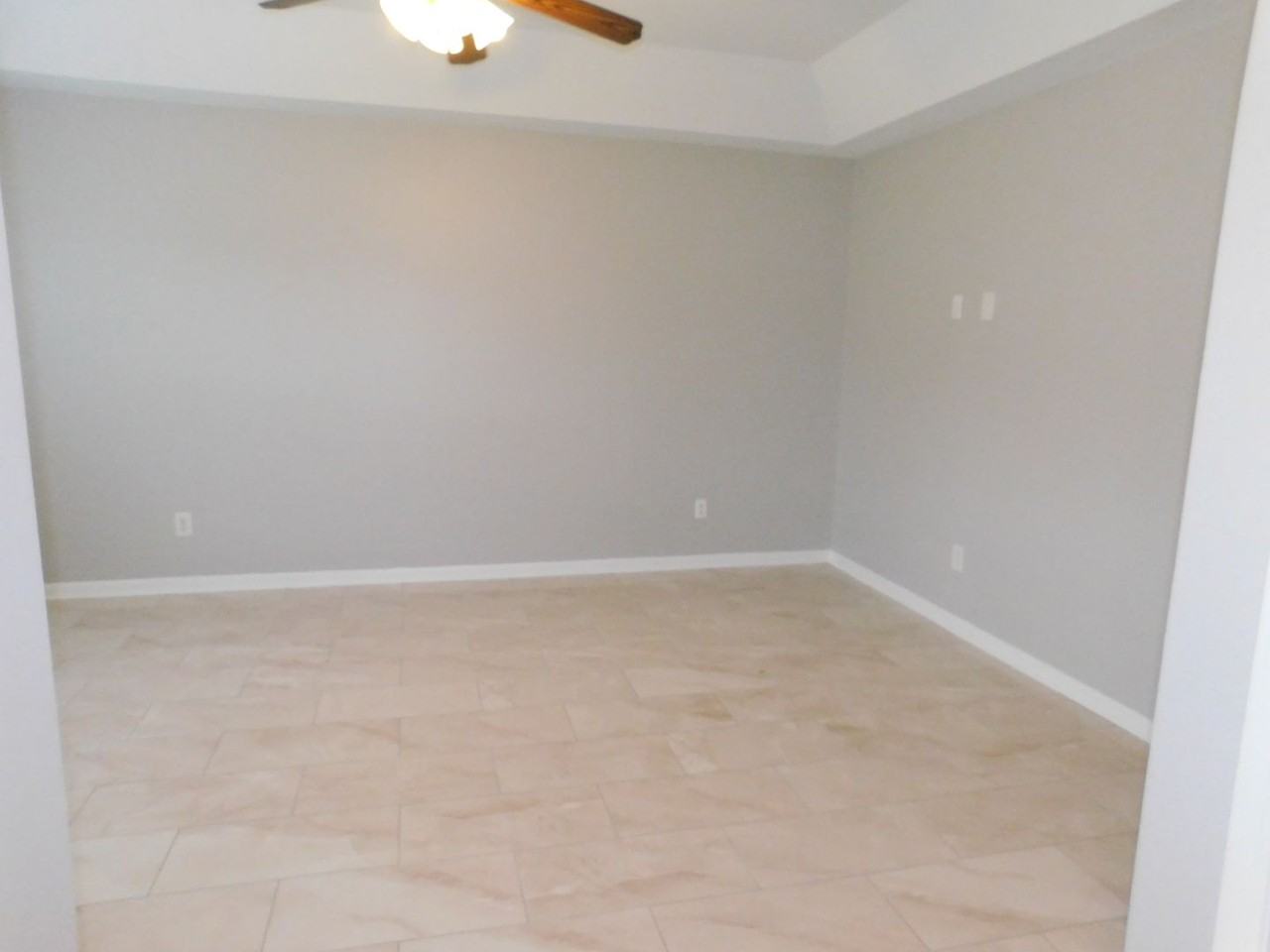 2027 E Park Dr - Photo 2 of 19