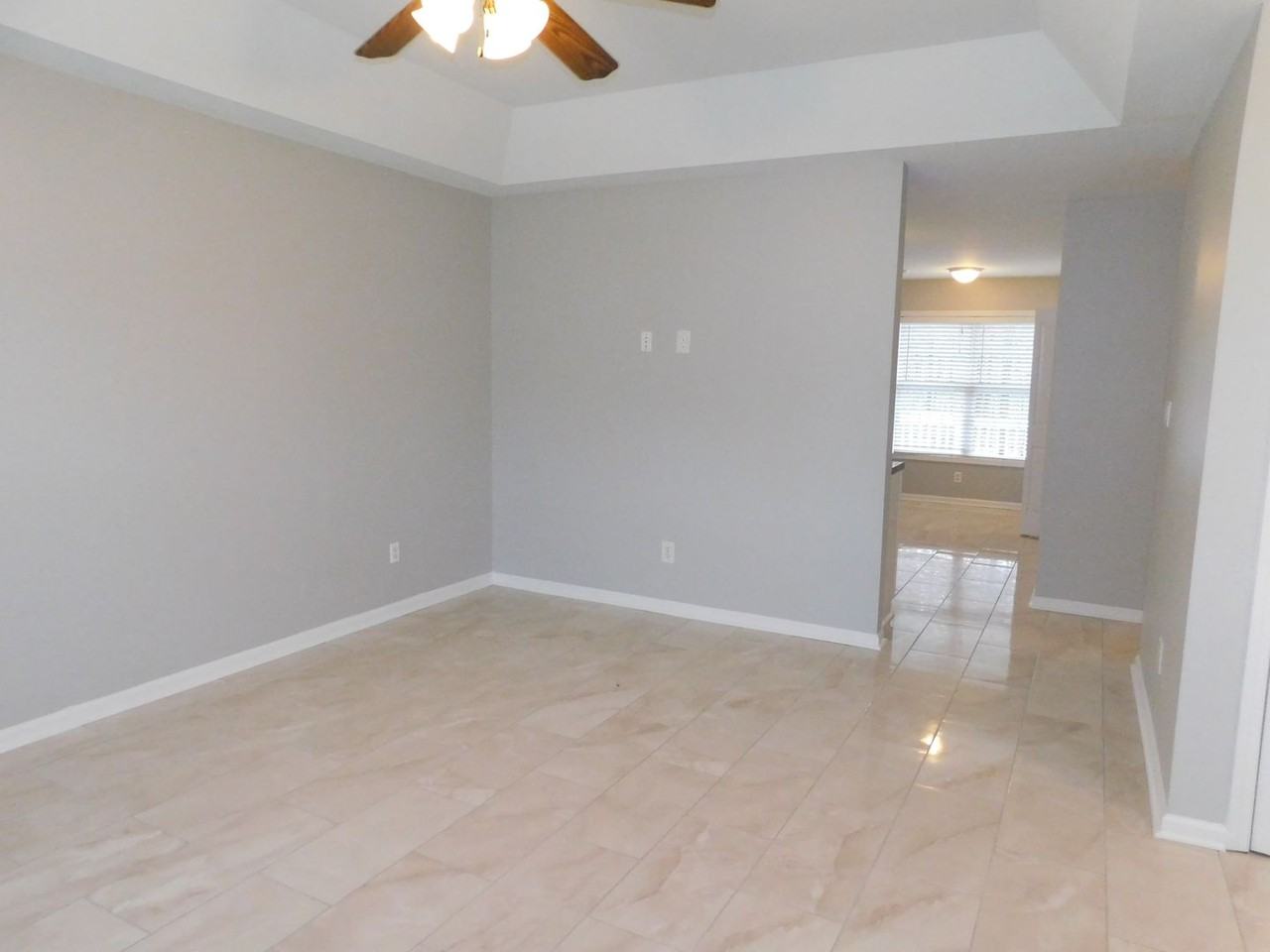 2027 E Park Dr - Photo 3 of 19