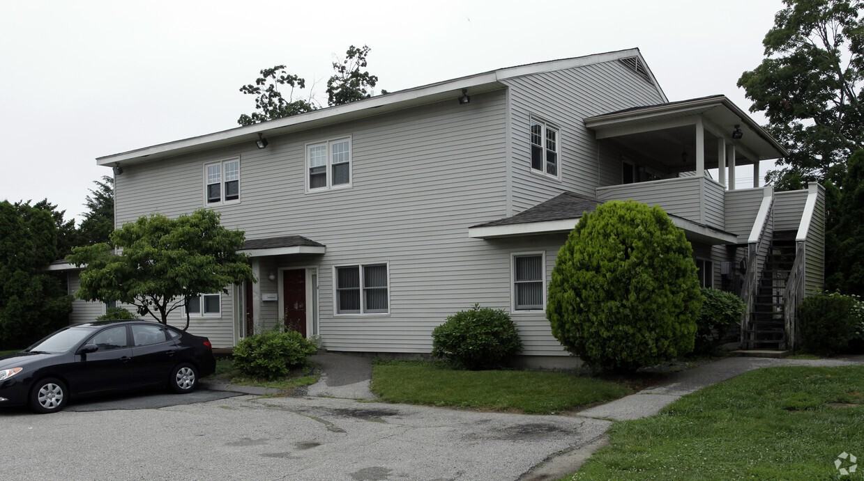 580 Pontiac Ave. - Photo 2 of 6