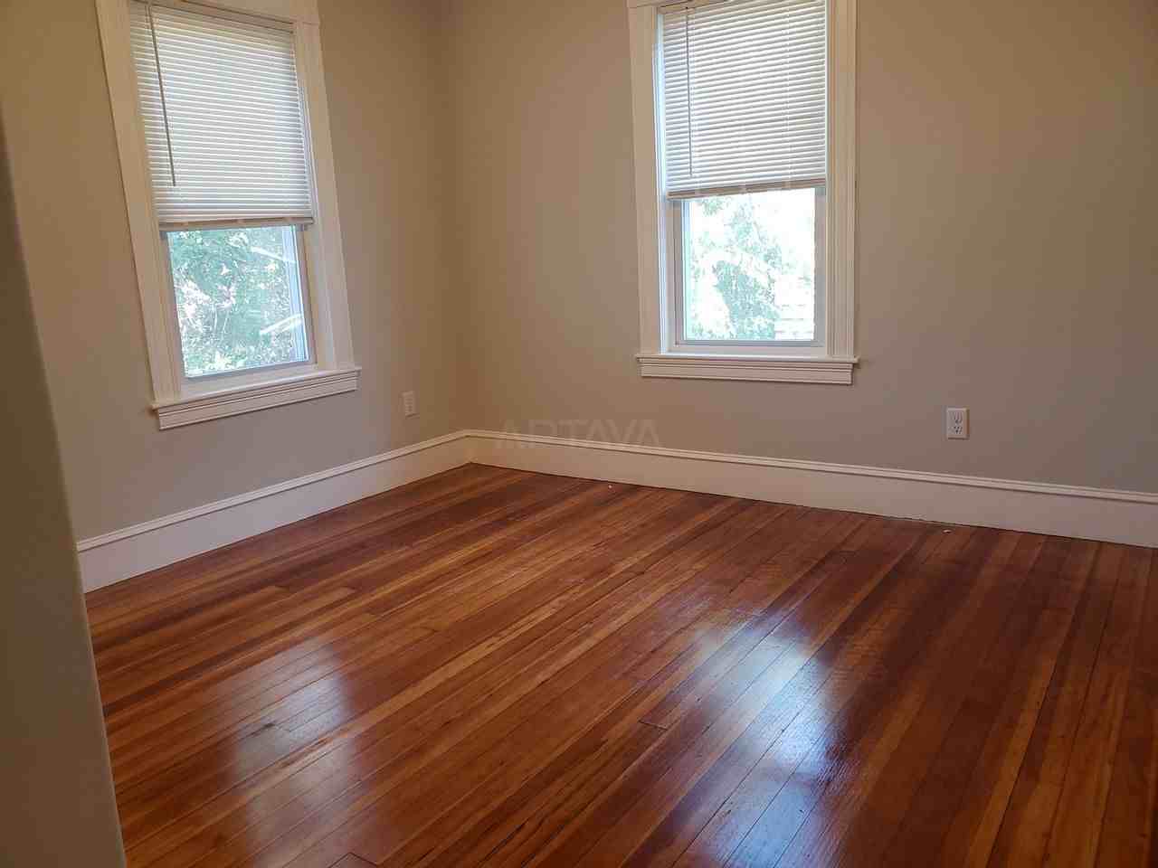22 Barton St - Photo 2 of 12