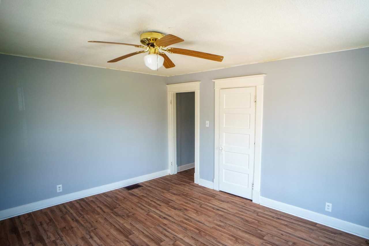 1920 E Washington St - Photo 2 of 9