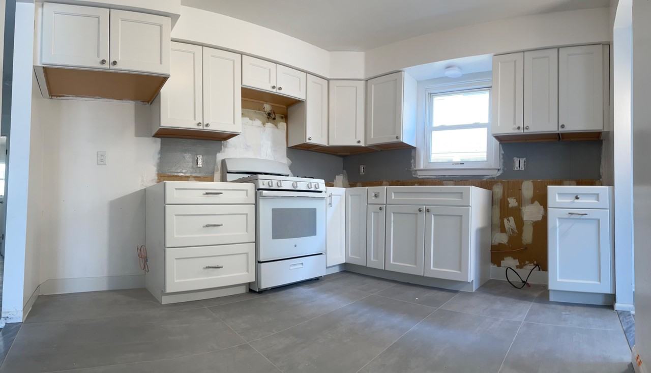 139 Pulaski St - Photo 2 of 10