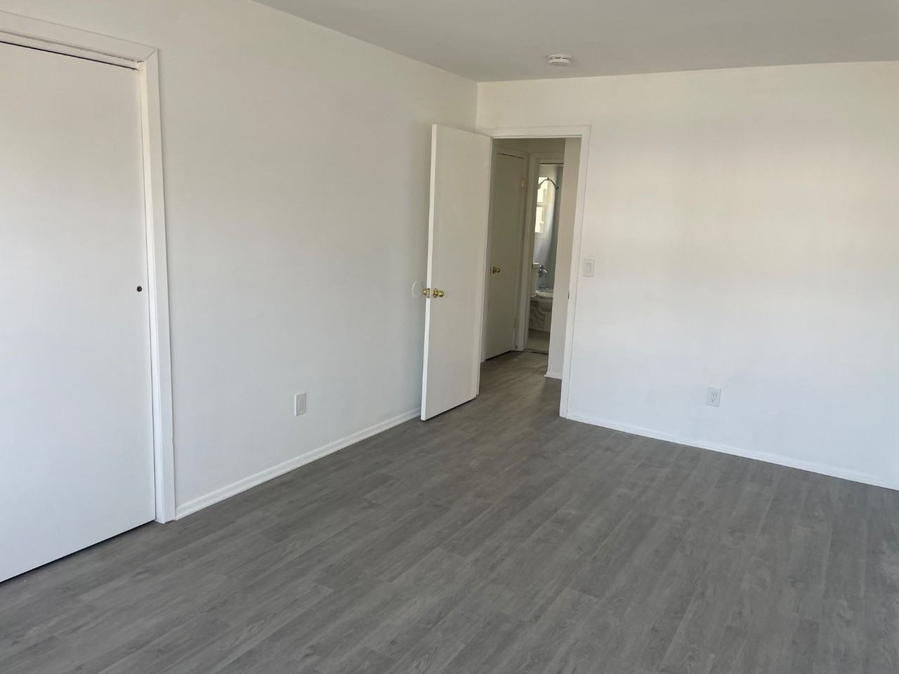 139 Pulaski St - Photo 7 of 10