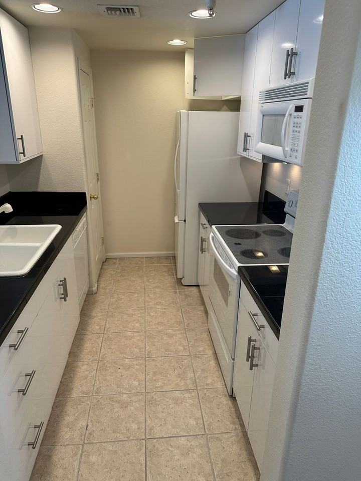 180 N Cook St #304 - Photo 6 of 16