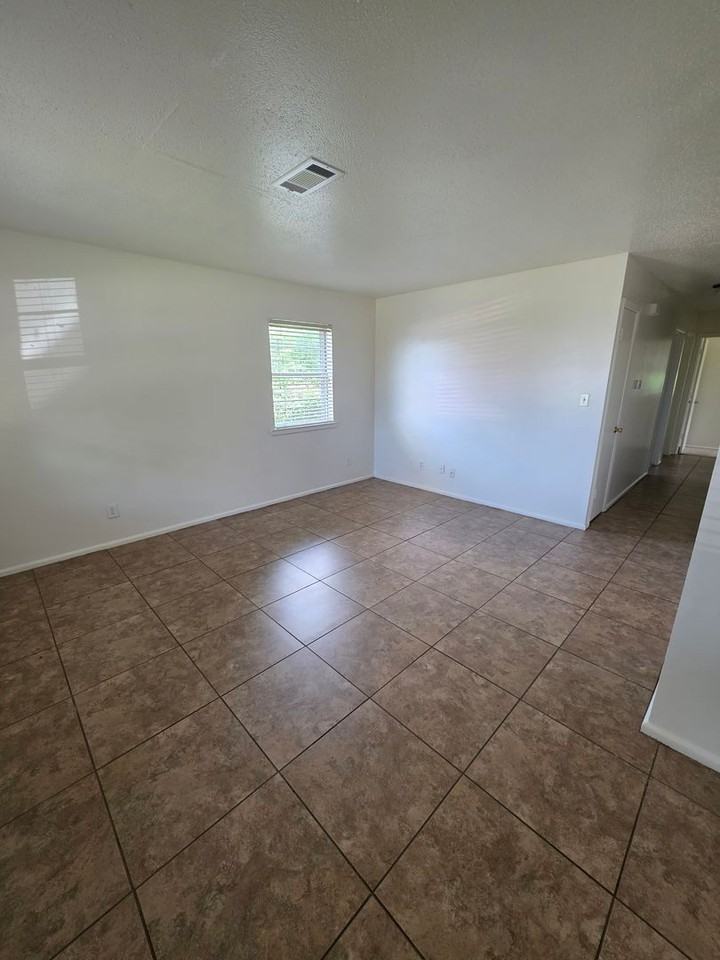 111 Yelco Dr - Photo 2 of 18