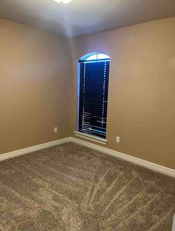 419 Jordan Dr - Photo 4 of 25