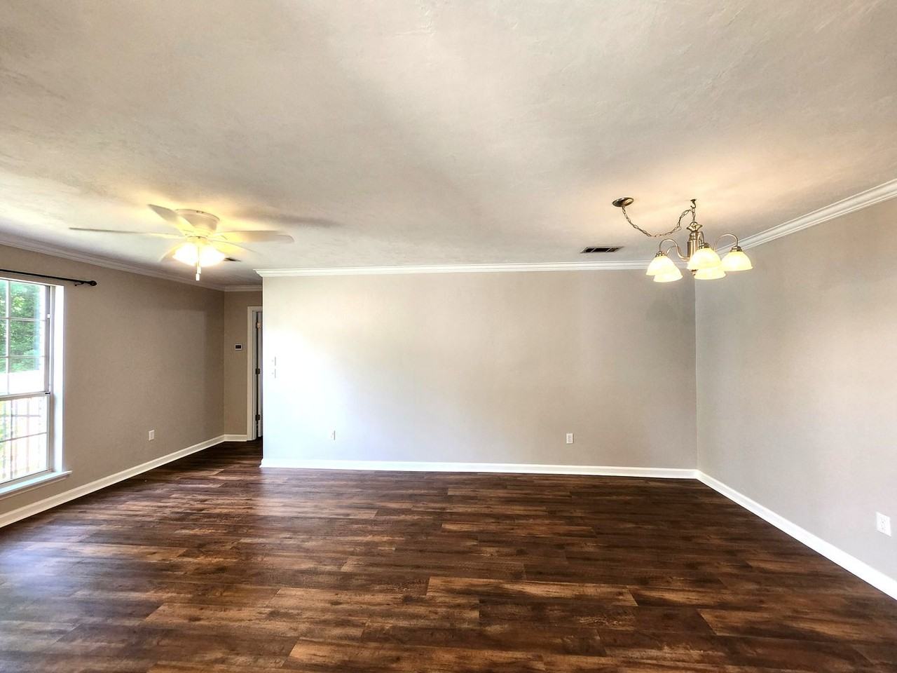 550 Teal Ln - Photo 3 of 37