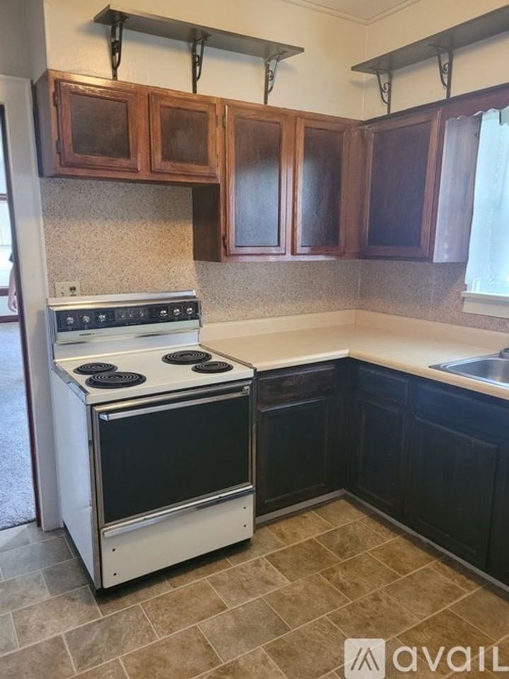 1023 Bell St - Photo 2 of 12