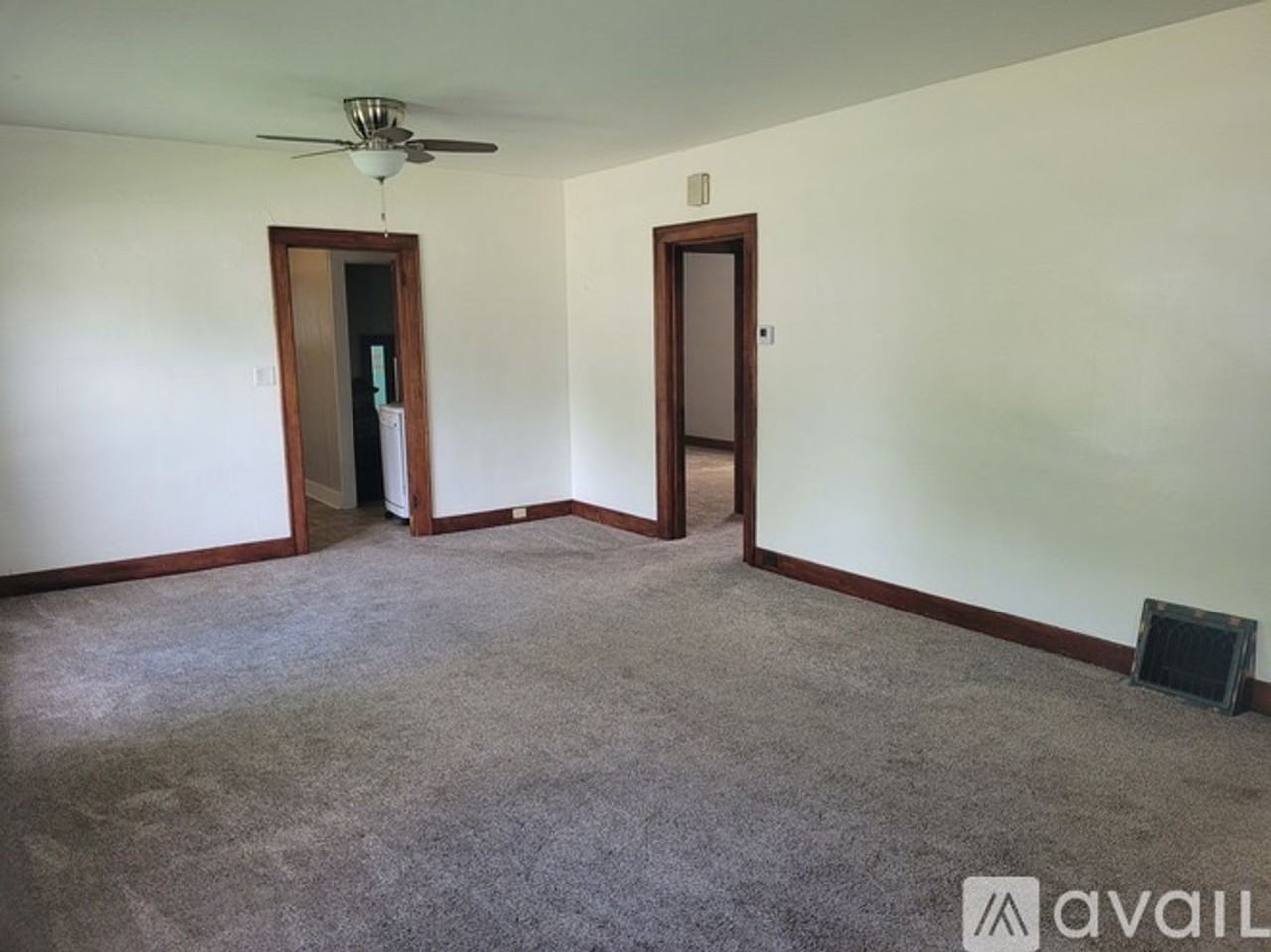 1023 Bell St - Photo 5 of 12
