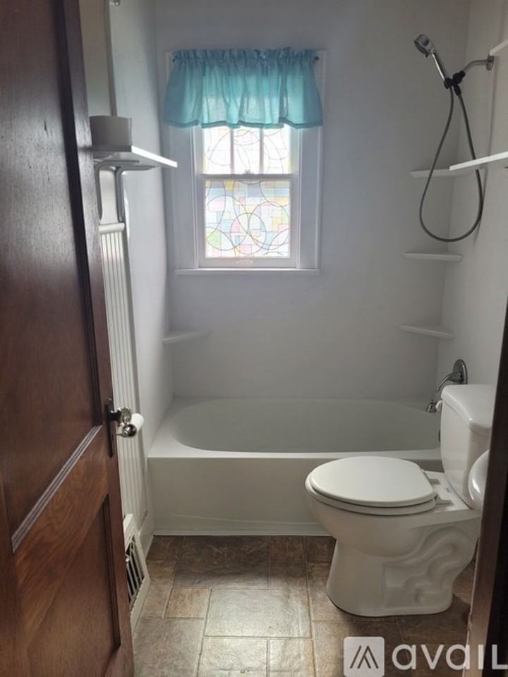 1023 Bell St - Photo 6 of 12