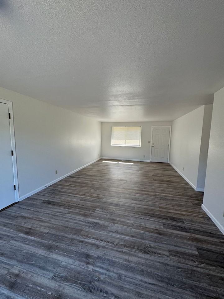 331 Donald Terrace - Photo 4 of 16