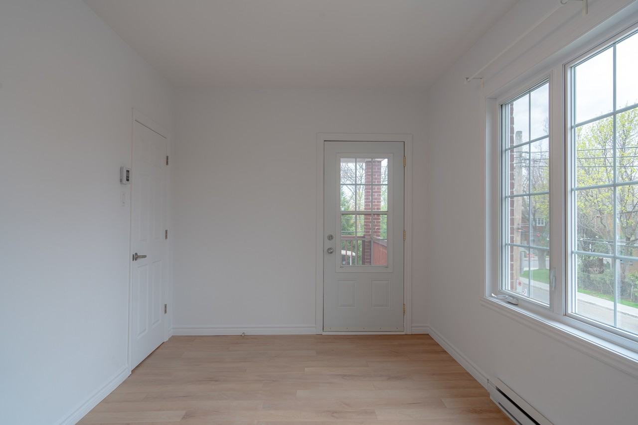 784 Rue Crevier - Photo 6 of 17