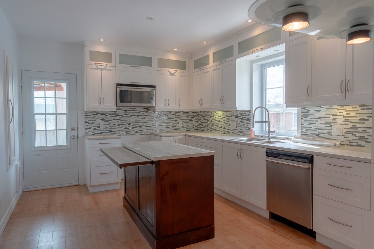 784 Rue Crevier - Photo 3 of 18