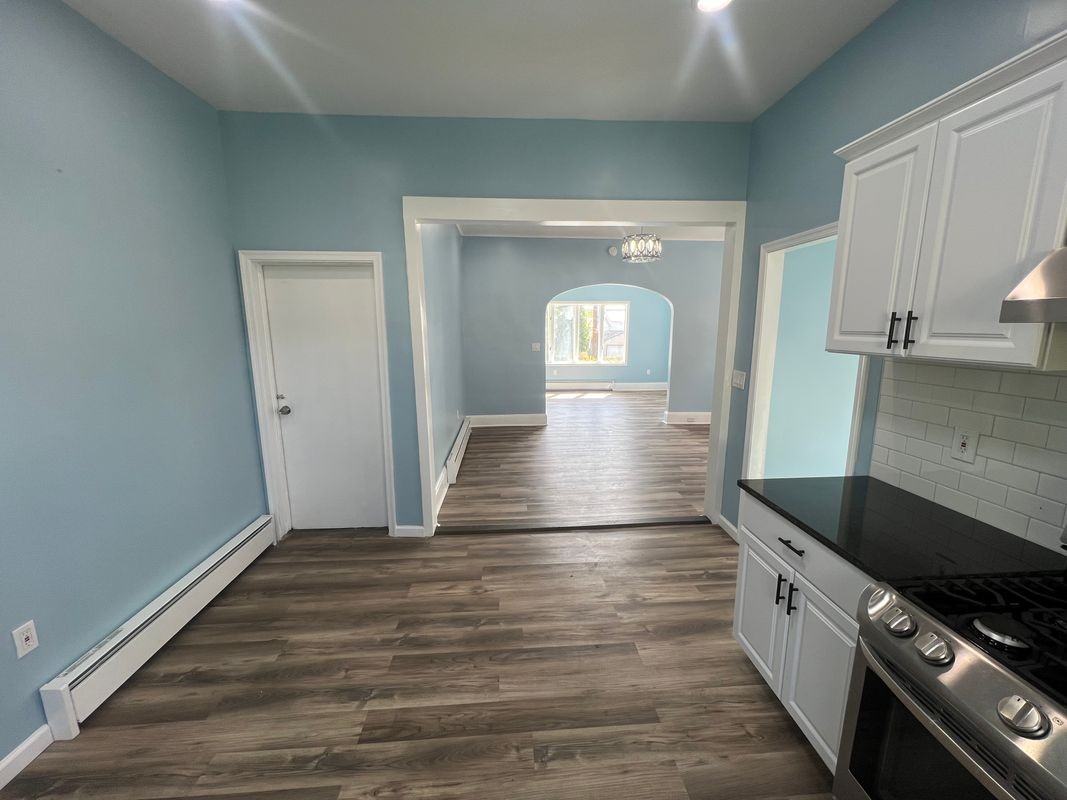 909 Hawthorne St - Photo 3 of 11