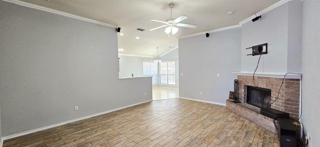 3208 Ranchland Dr - Photo 2 of 16