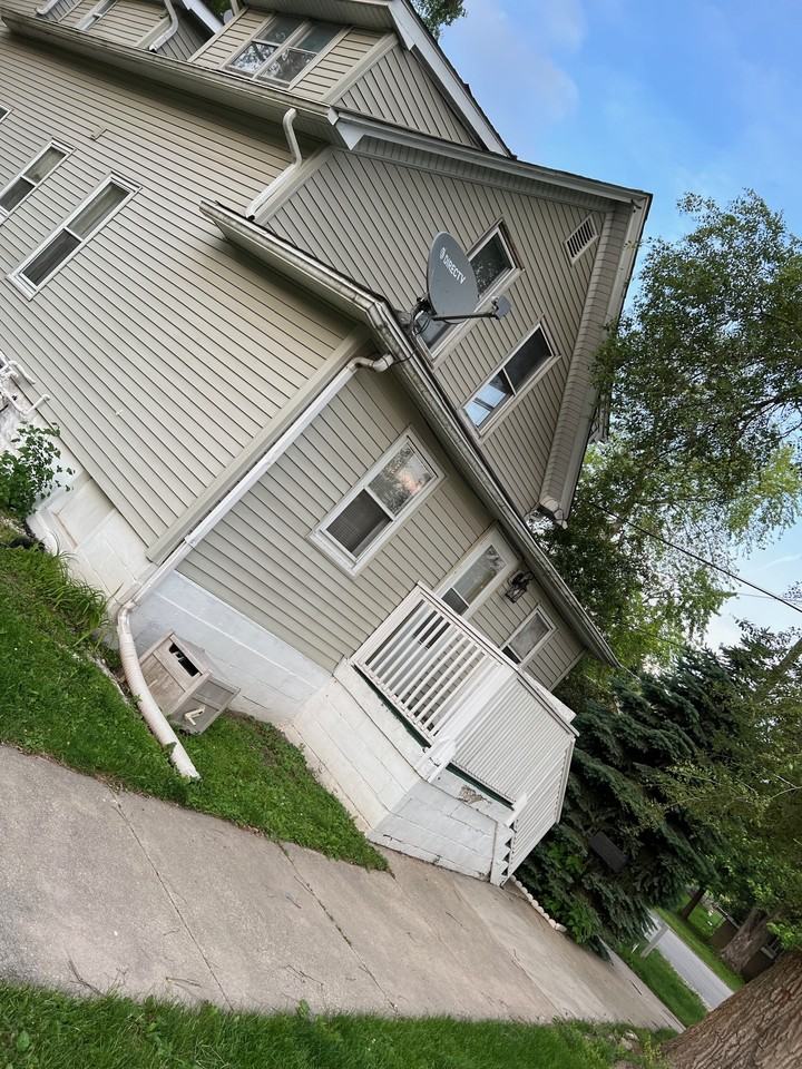 629 Clinton St #3 - Photo 2 of 11