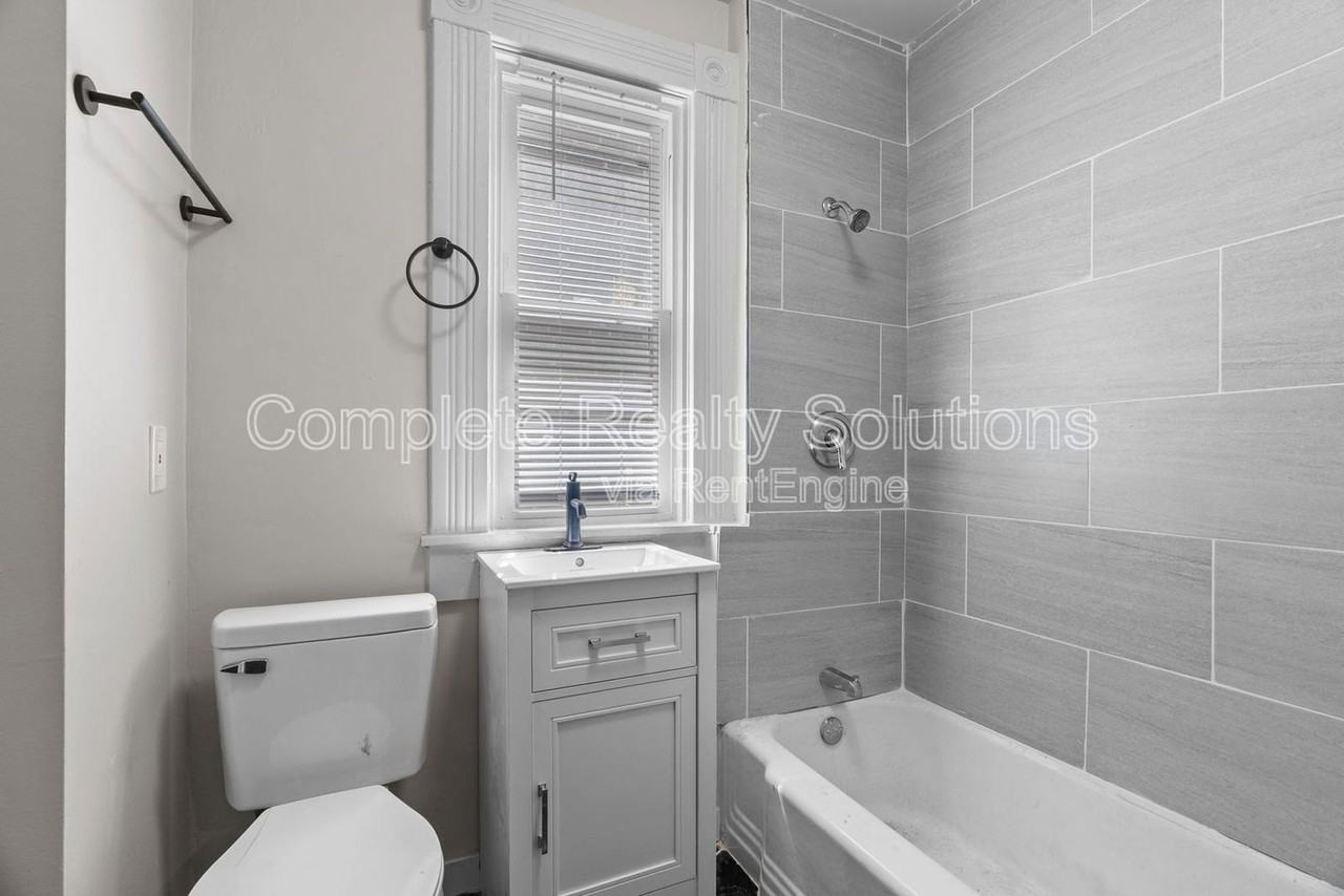 4038 California Ave - Photo 5 of 30