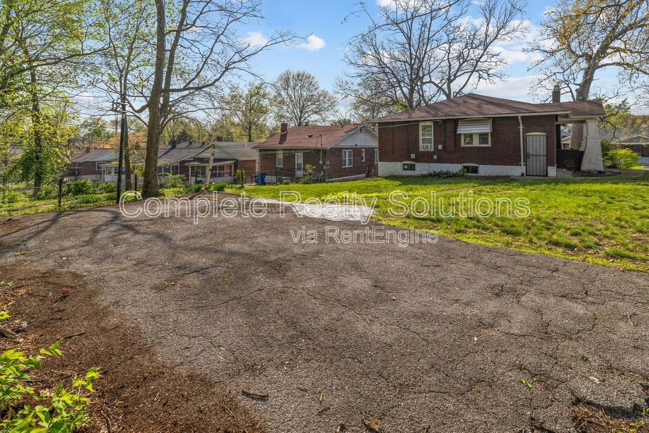 3514 Colonial Ave - Photo 4 of 34