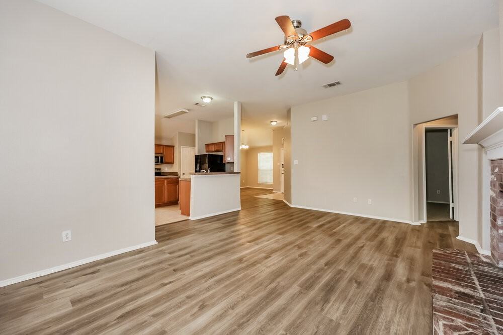 1542 Reynolds St - Photo 3 of 16