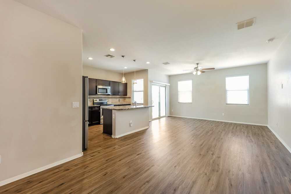 2444 W Tamarisk Ave - Photo 5 of 16