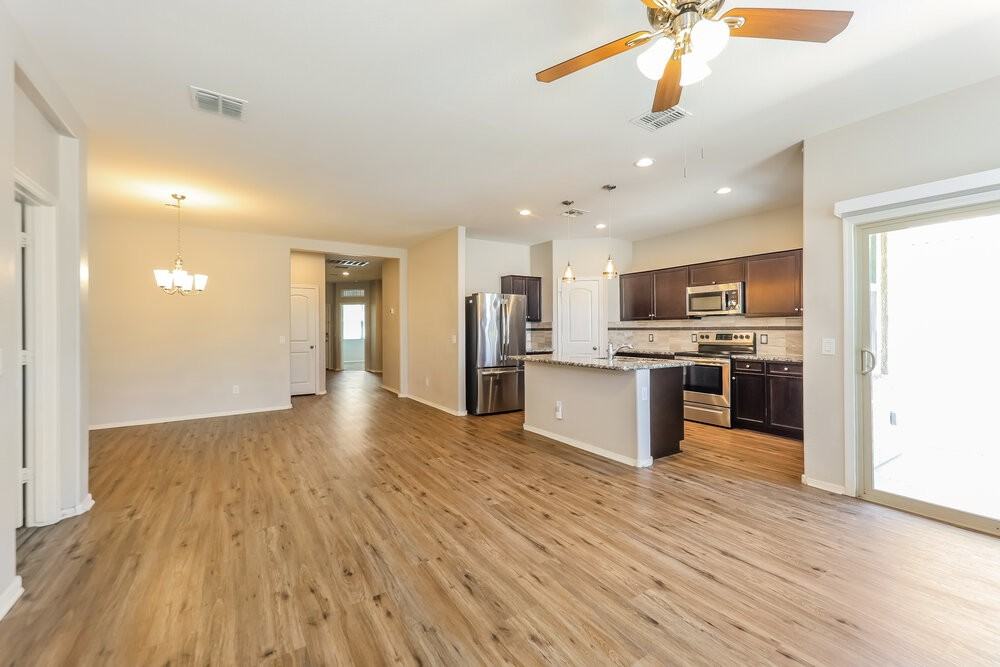 2444 W Tamarisk Ave - Photo 6 of 16