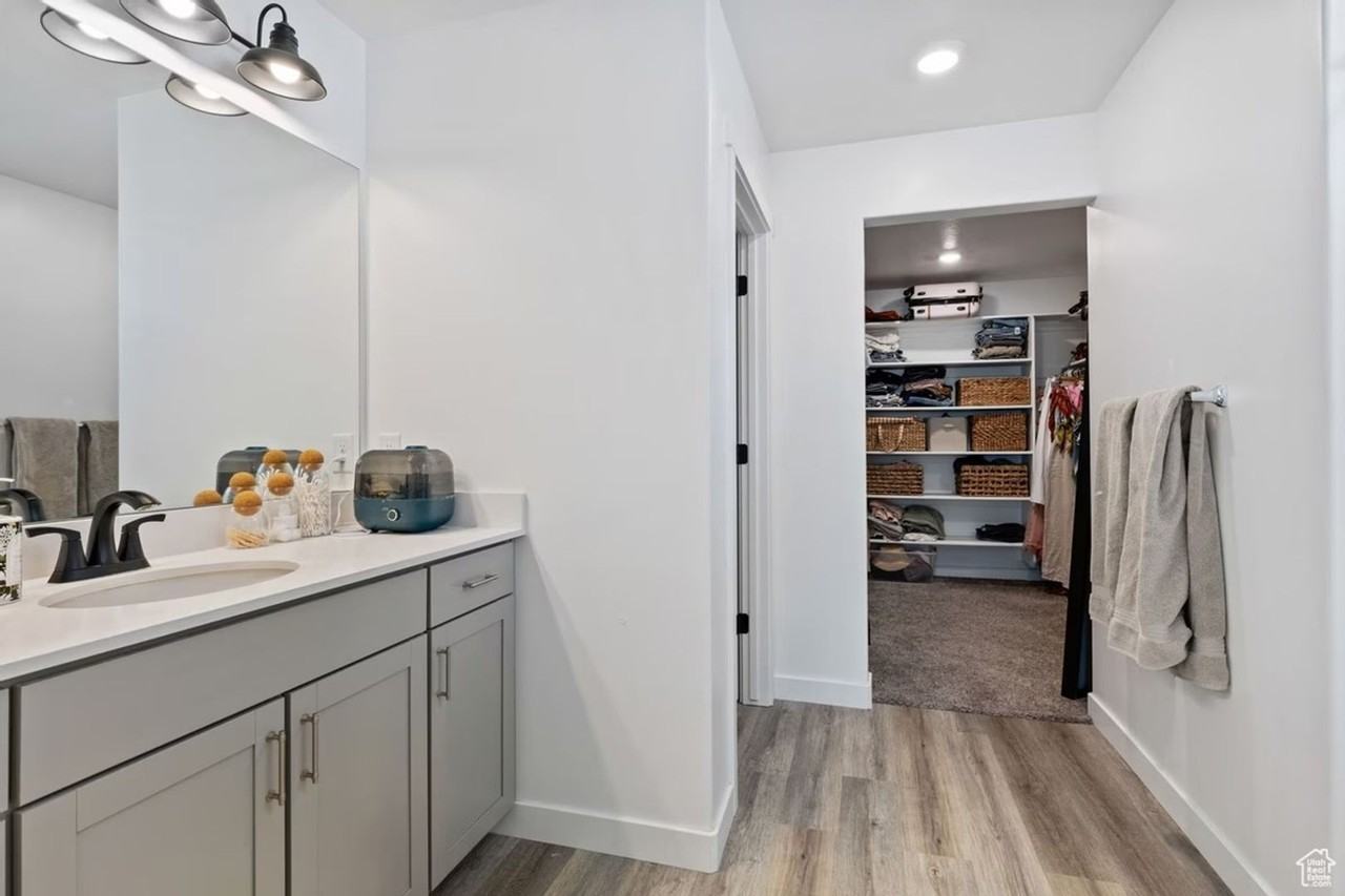 1323 S Raintree Ln - Photo 4 of 24