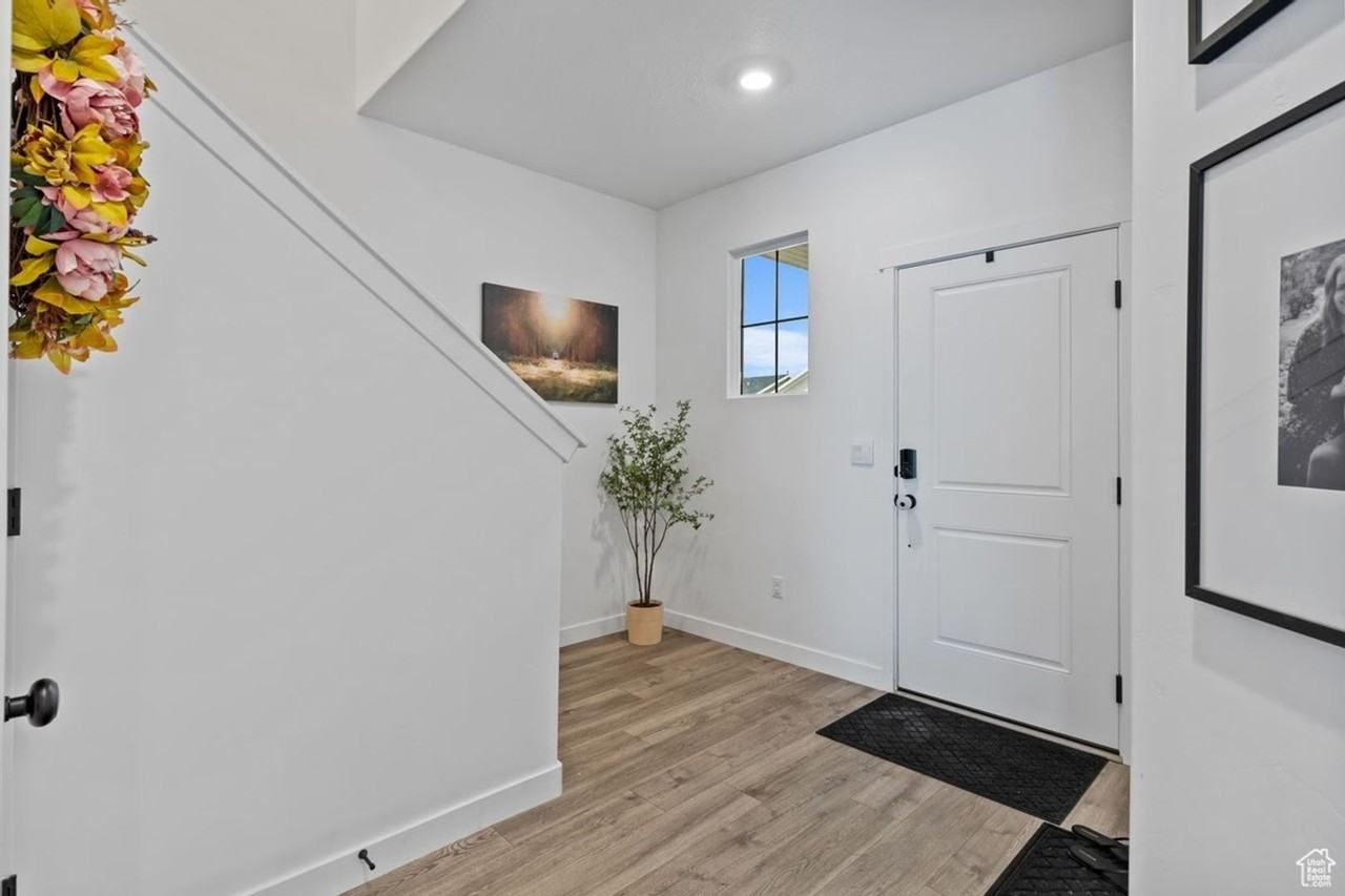 1323 S Raintree Ln - Photo 5 of 24