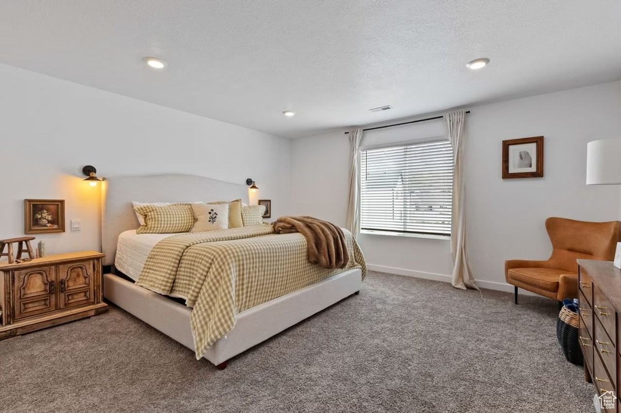1323 S Raintree Ln - Photo 7 of 24