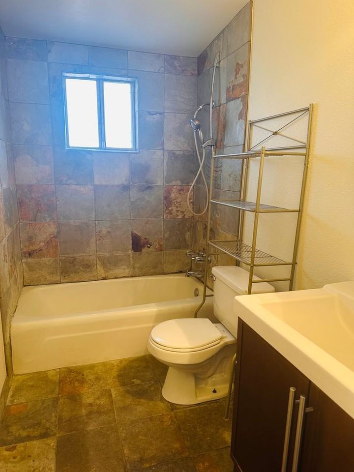 3025 E Blacklidge Dr - Photo 3 of 9